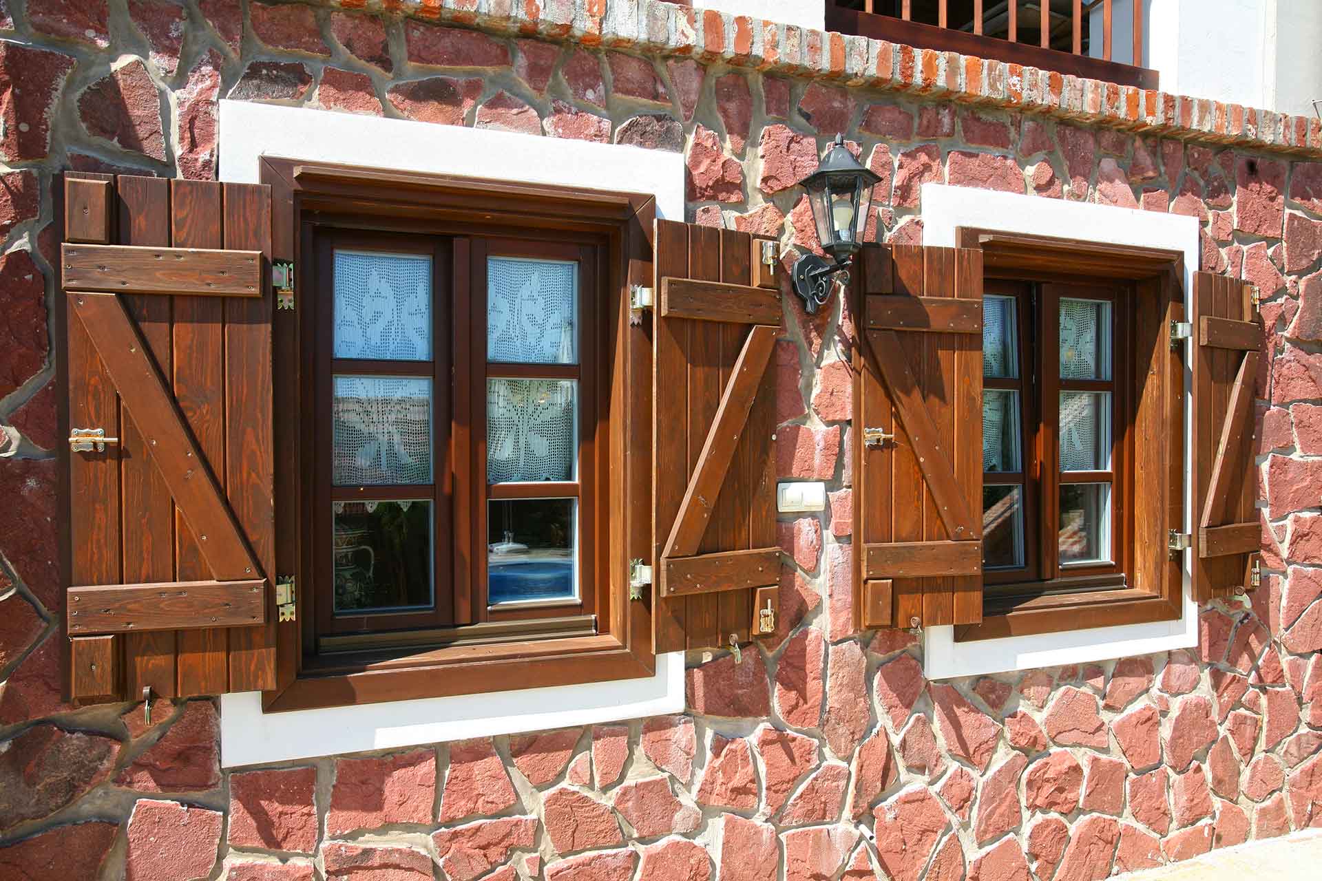 Lakóház, szép kilátással a Balatonra, eladó
