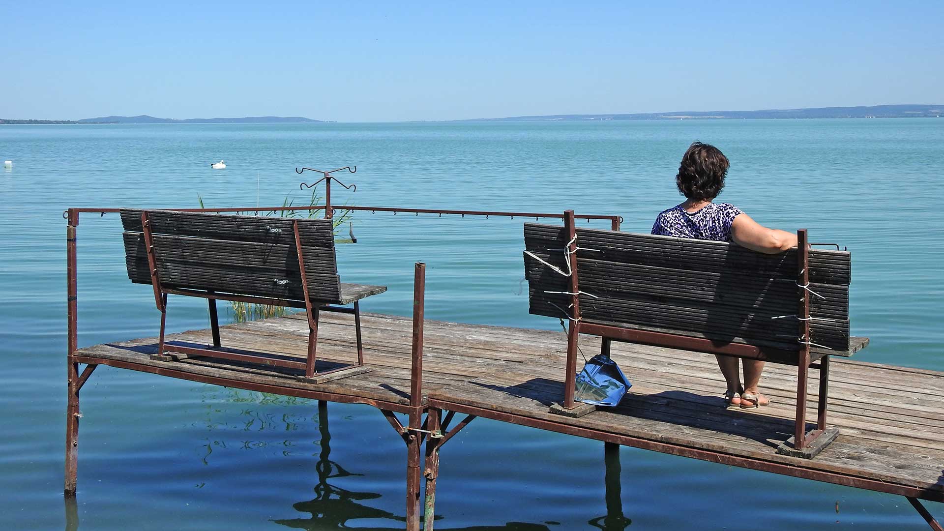 Balaton északi partján, közvetlen vízparti telek eladó 12