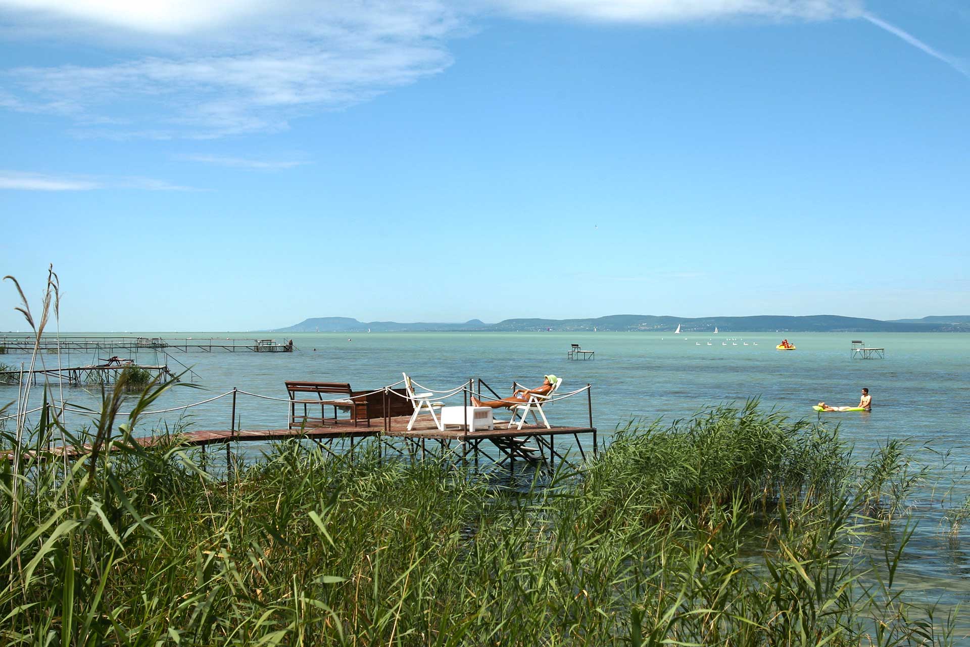 Balaton déli partján, vízparton, nyaraló eladó