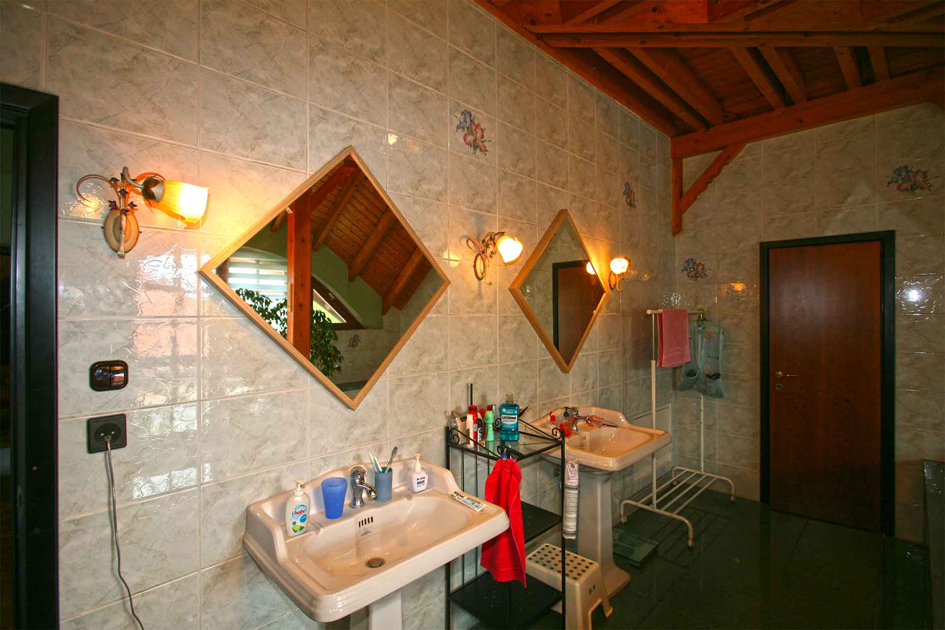 Kétállásos mosdó