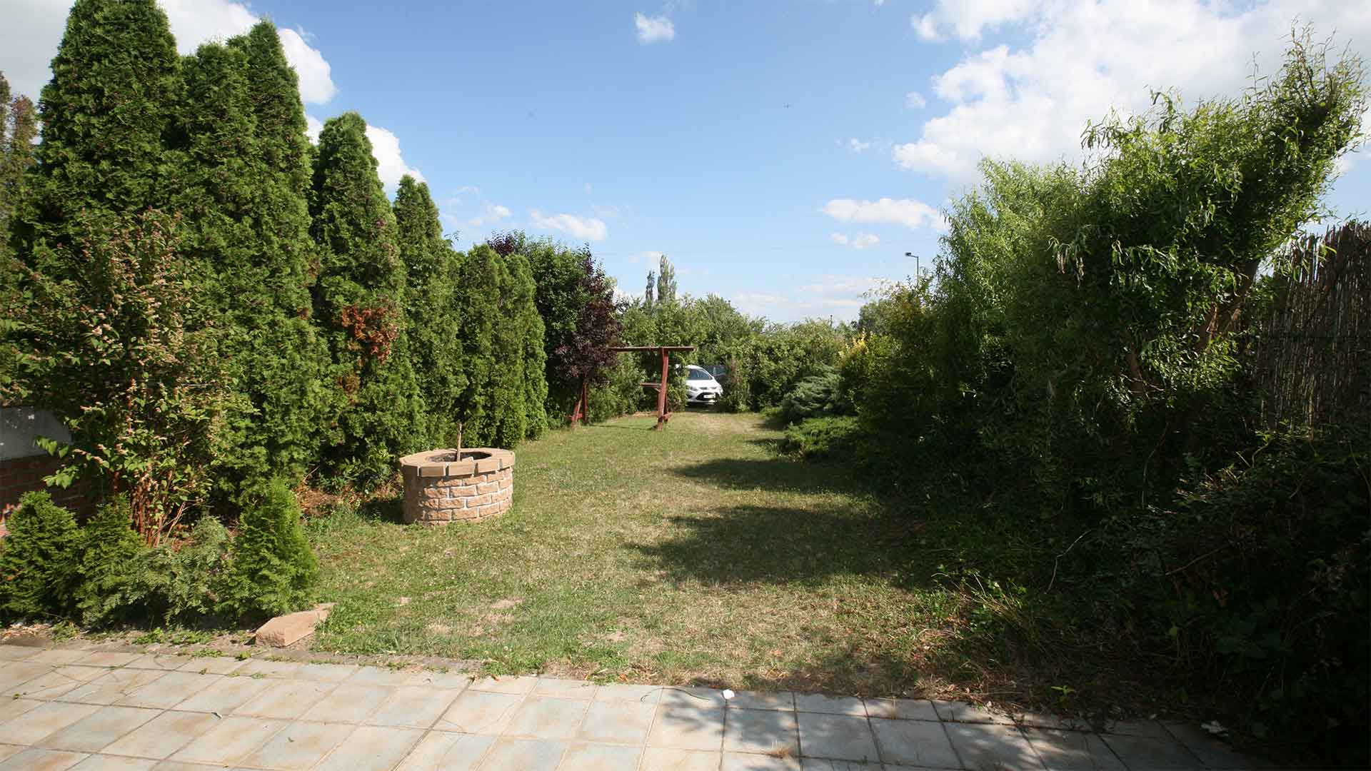 Balaton északi partján, 1 + 3 félszobás társas-nyaraló eladó