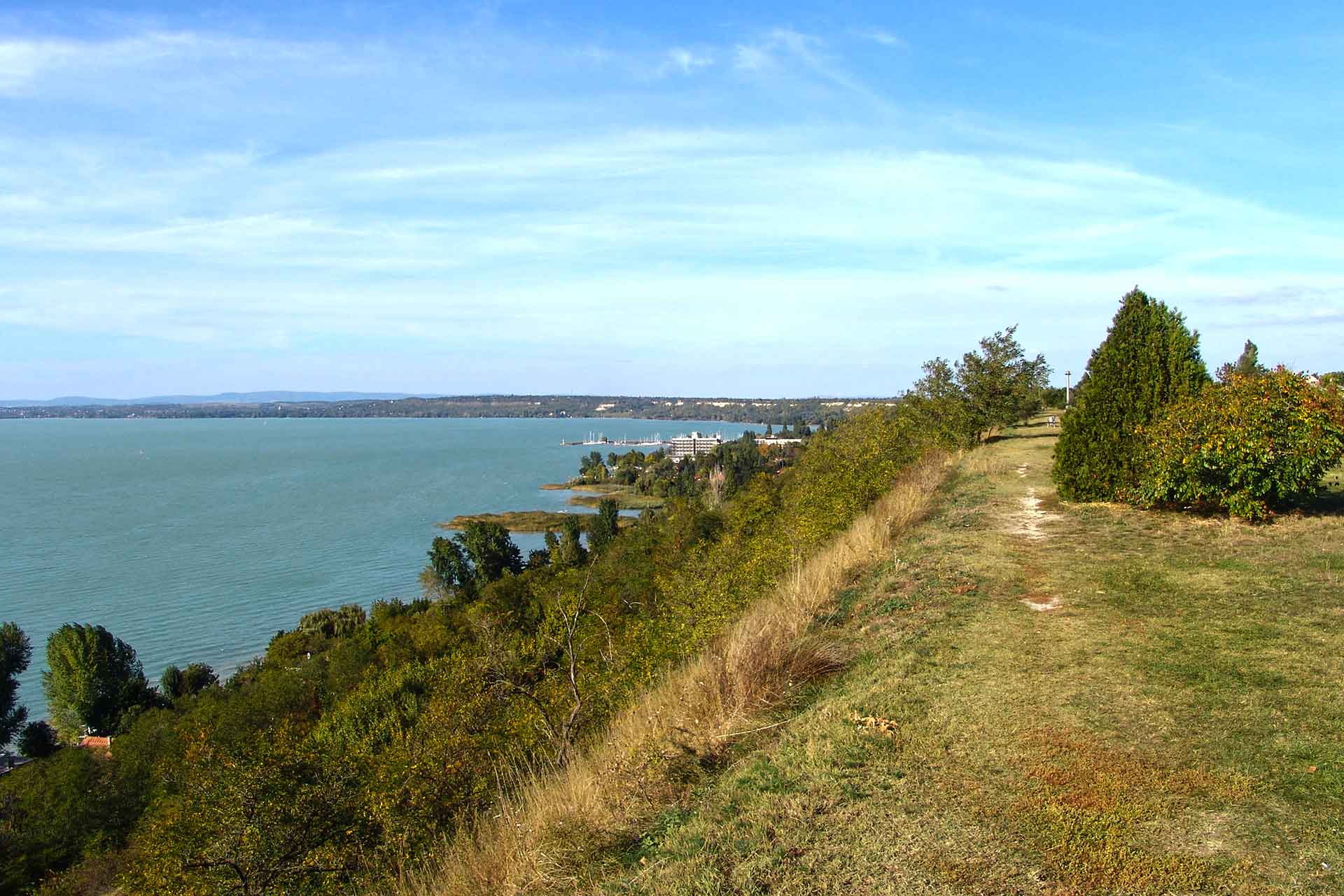 Balaton déli partján, 2 generációs lakóház eladó