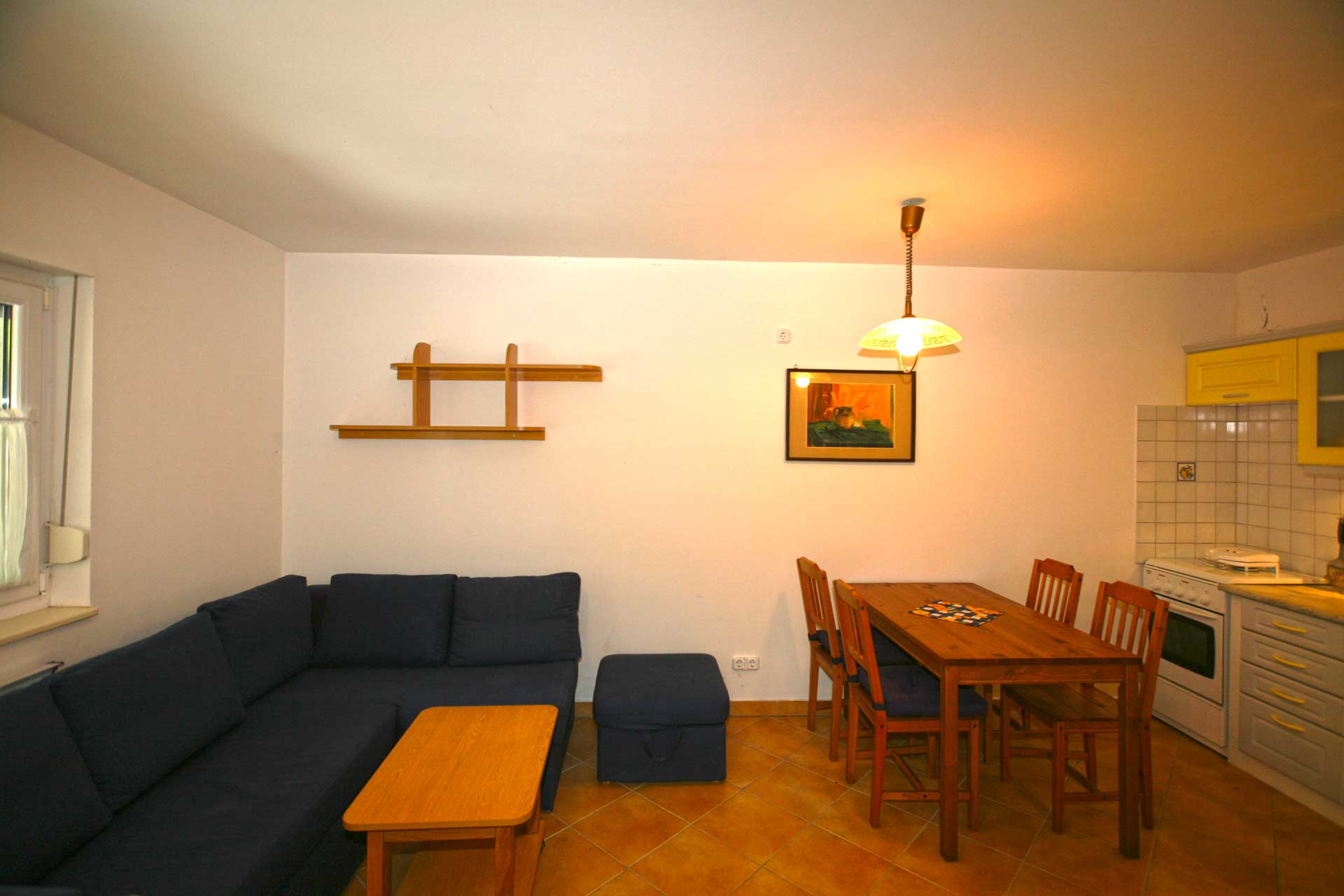 Balaton északi partján, 2 lakrészes nyaraló, eladó