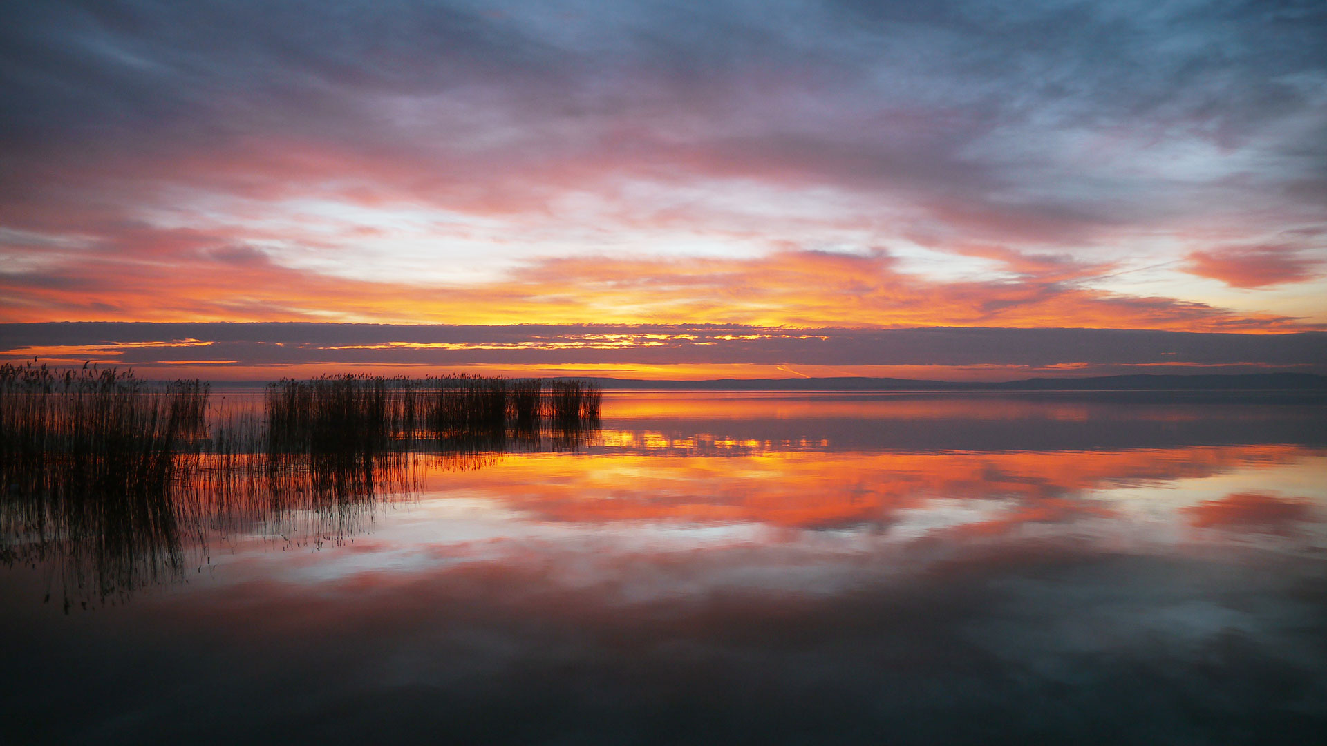 A Balaton néha egészen különleges színekkel lepi meg az embert