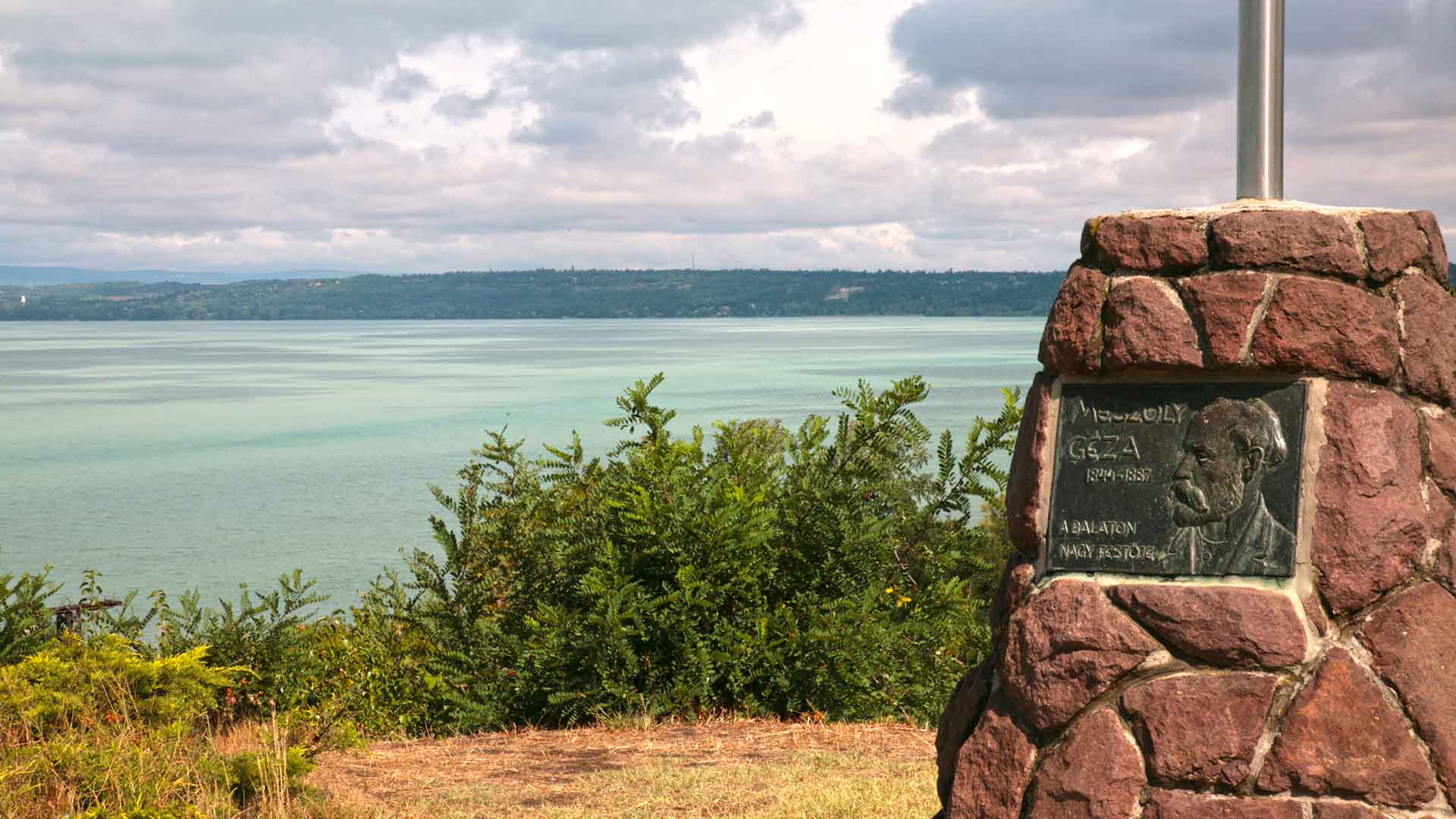 Balatonvilágos Mészöly Géza sétány.