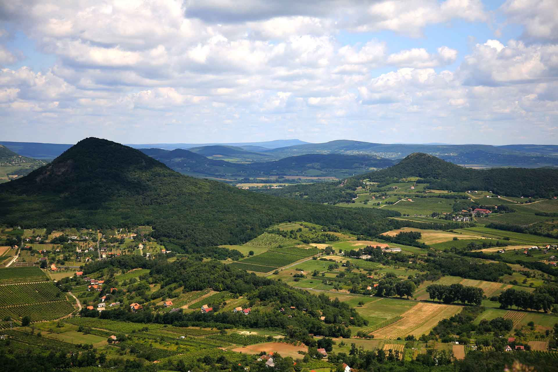 Látkép Badacsony-hegyről.