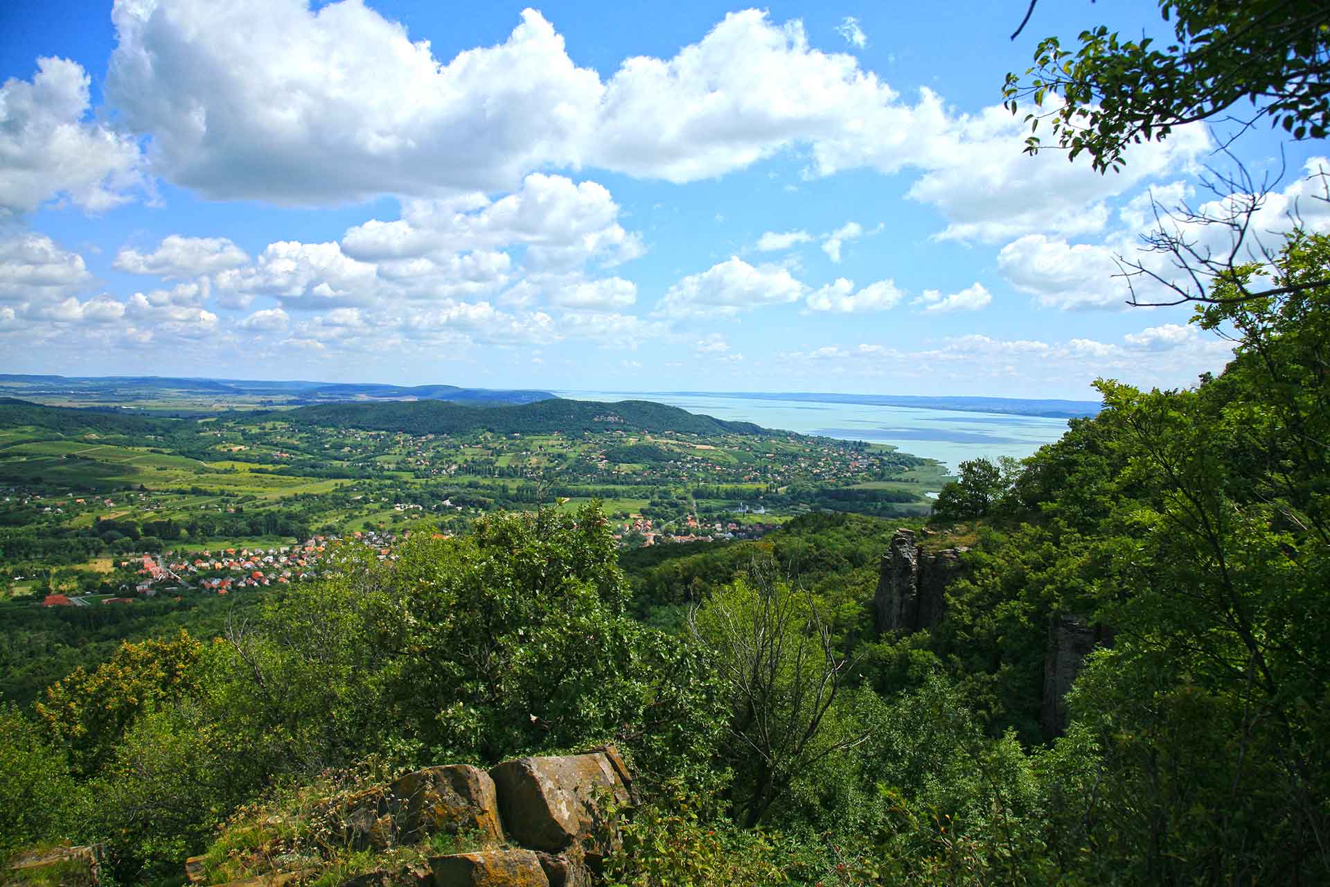 Balatoni panoráma a Badacsonyról.