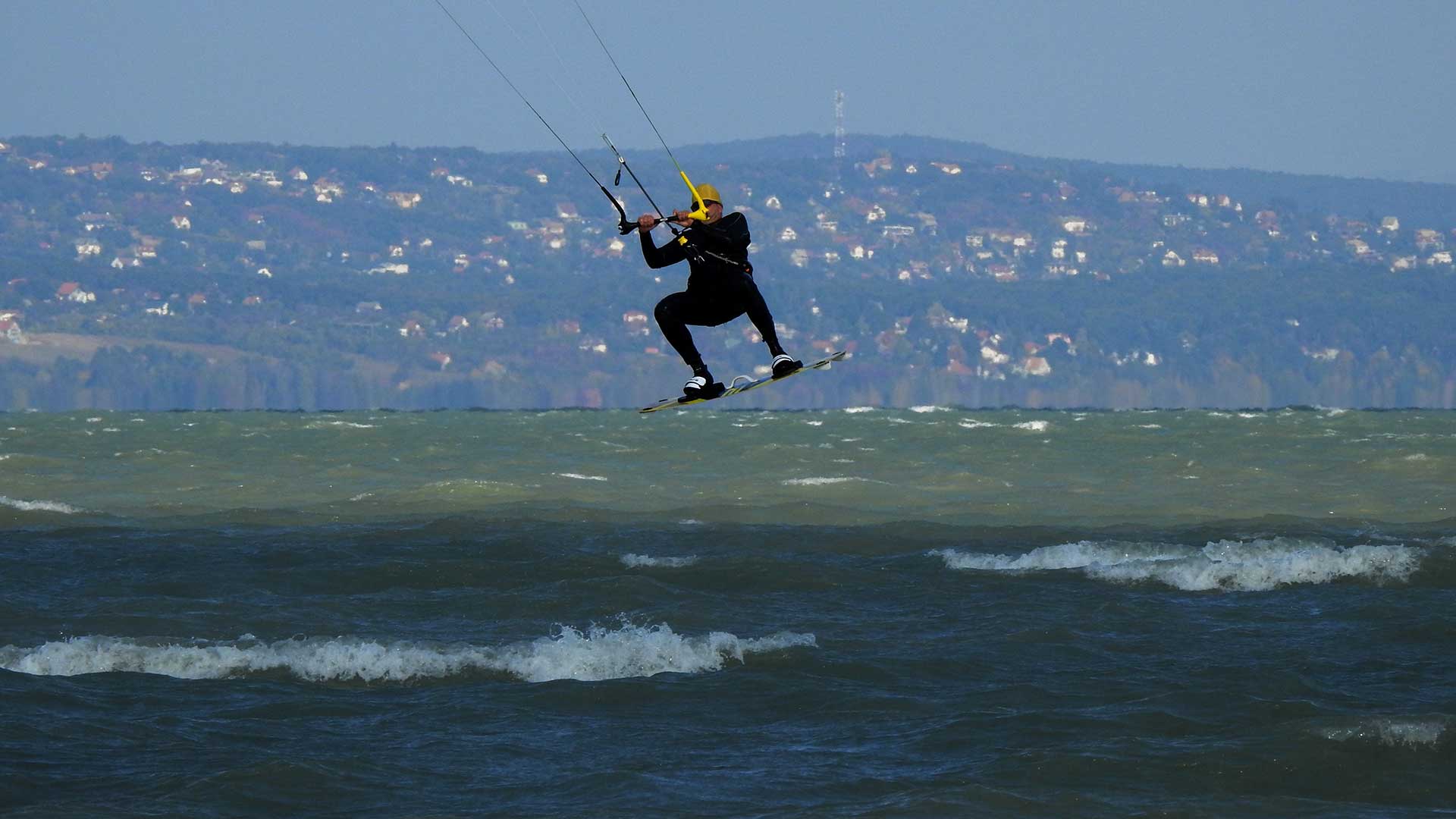 Balatonfenyves, levegőben.