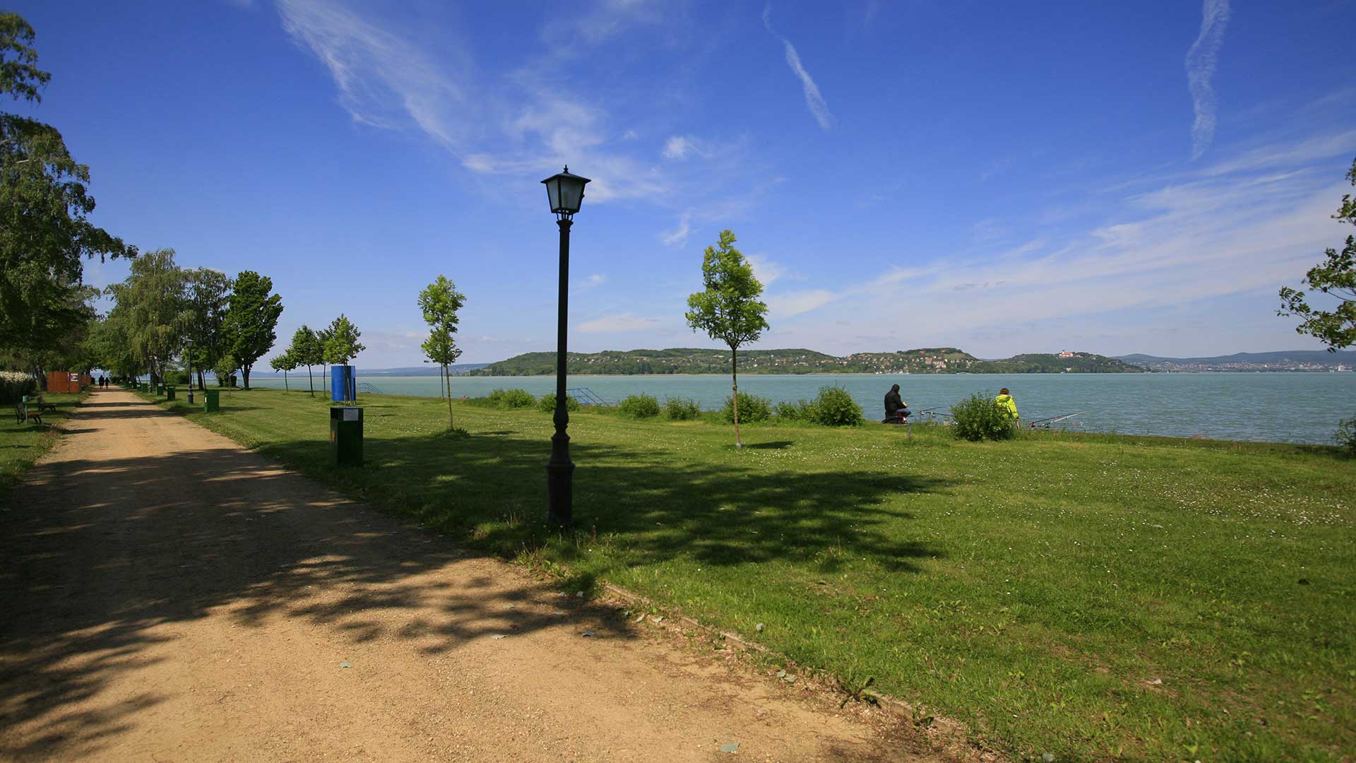 Zamárdi nagystrand, szabadon megközelíthető vízpart.