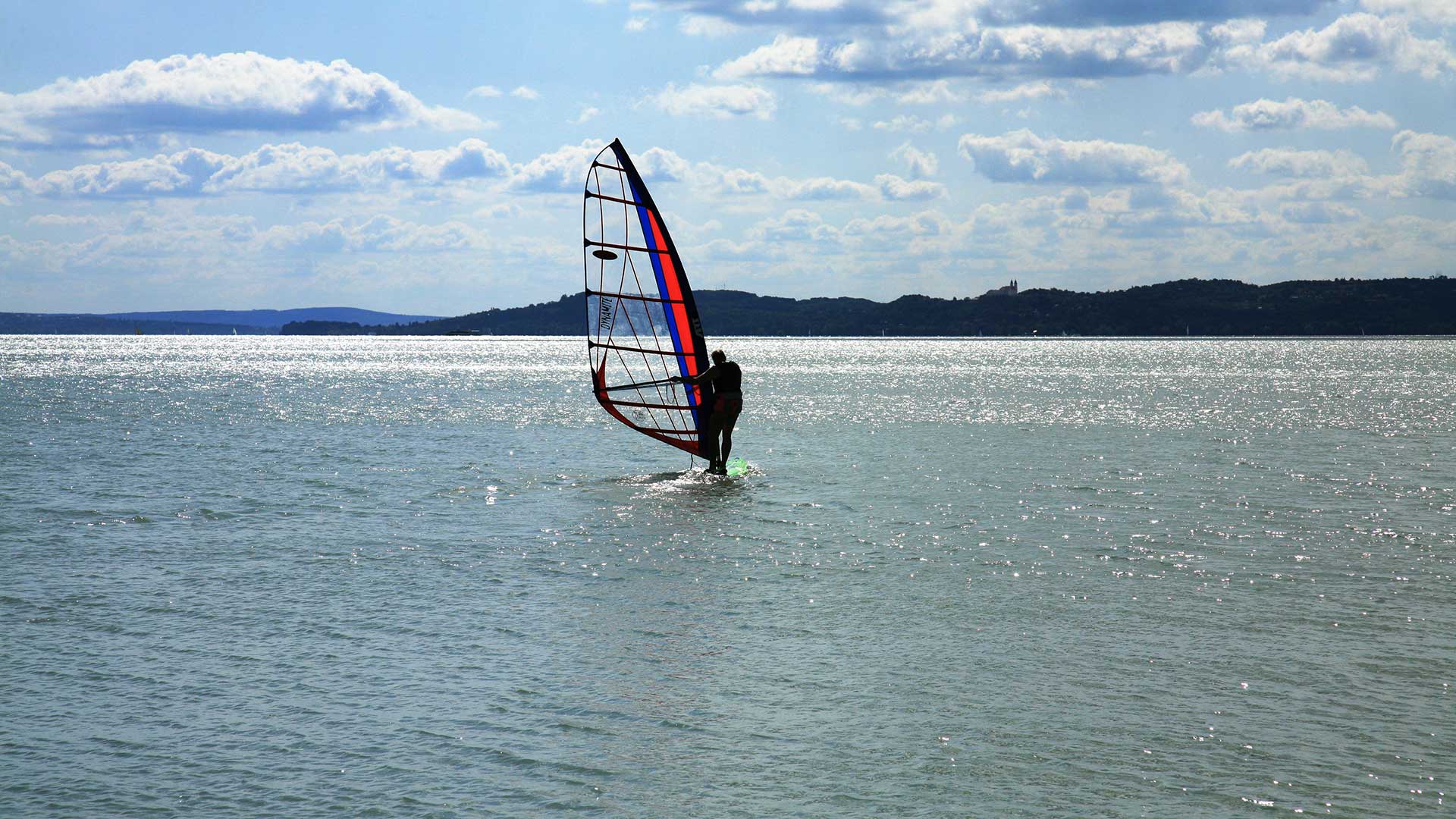 Balatonfüred, szörf, ellenfényben.