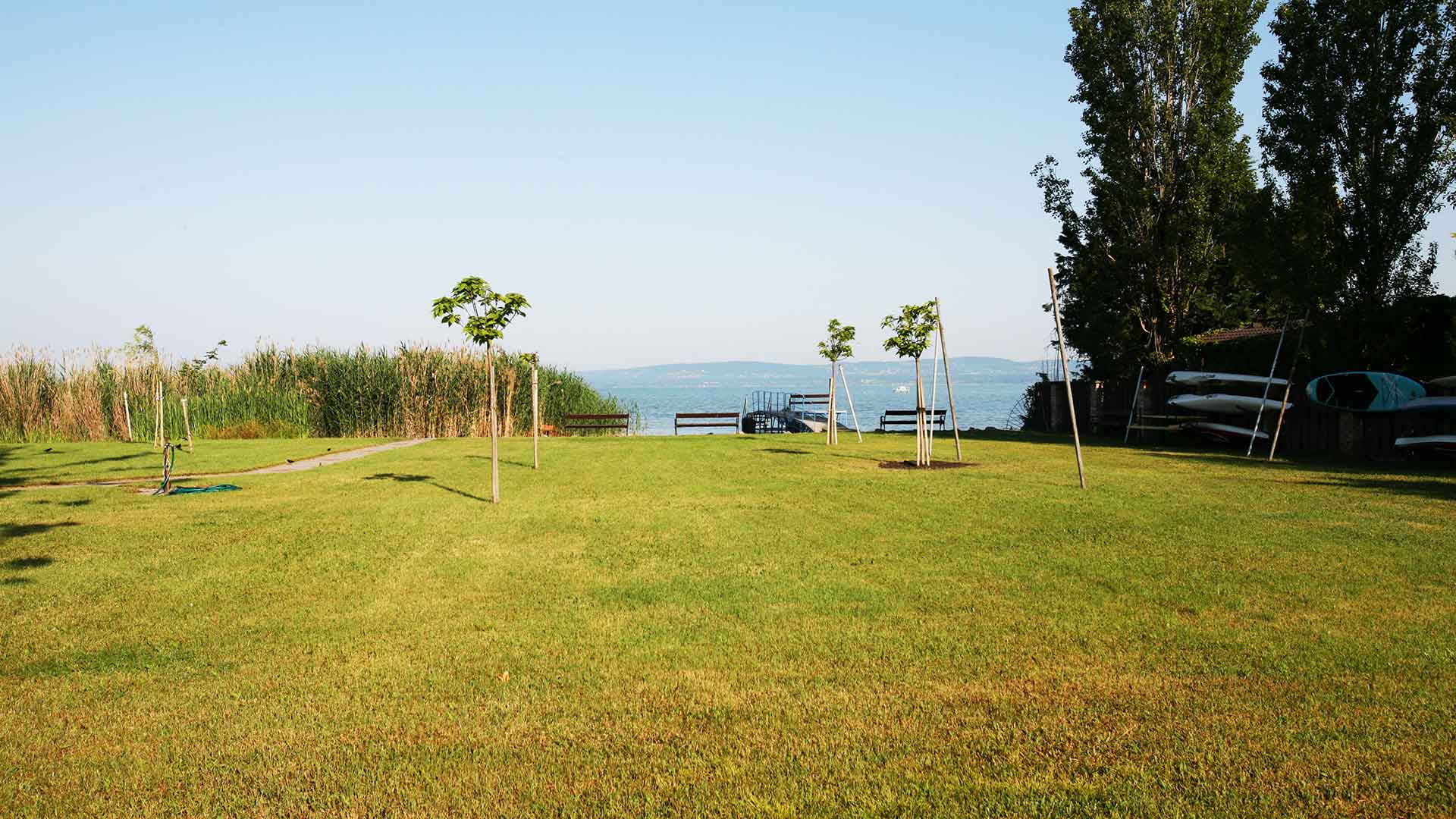 A lakás közelében van ez a strand, itt lehet Balatonozni.