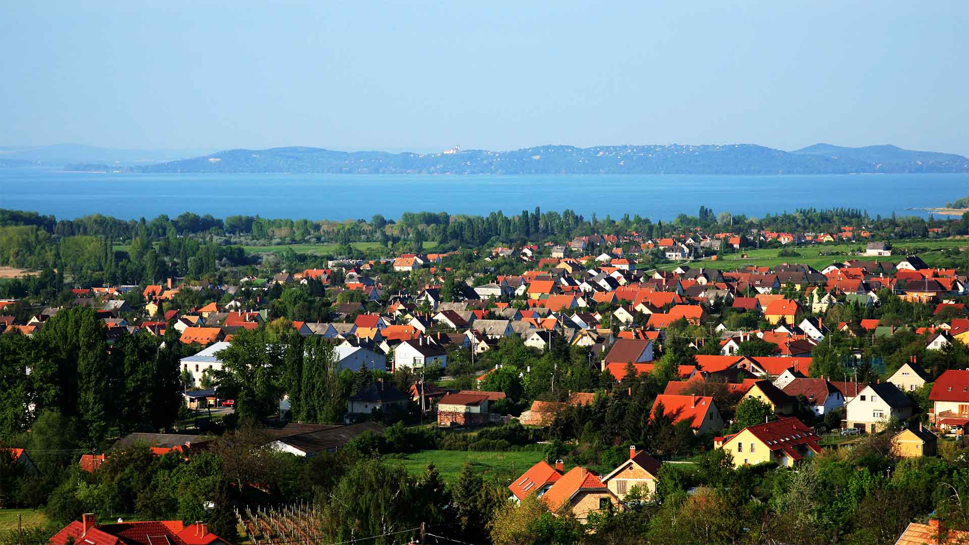 Alsóörsön, Alsóörs környékén eladó házat, nyaralót, telket, panorámás ingatlant keresek Vevőimnek.