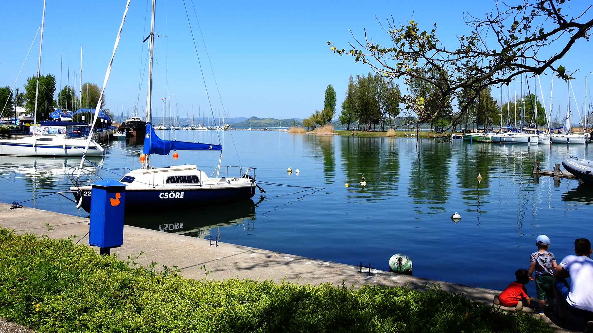 Balatonföldváron, eladó házat, nyaralót, vízközeli, vízparti ingatlant keresek Vevőimnek.