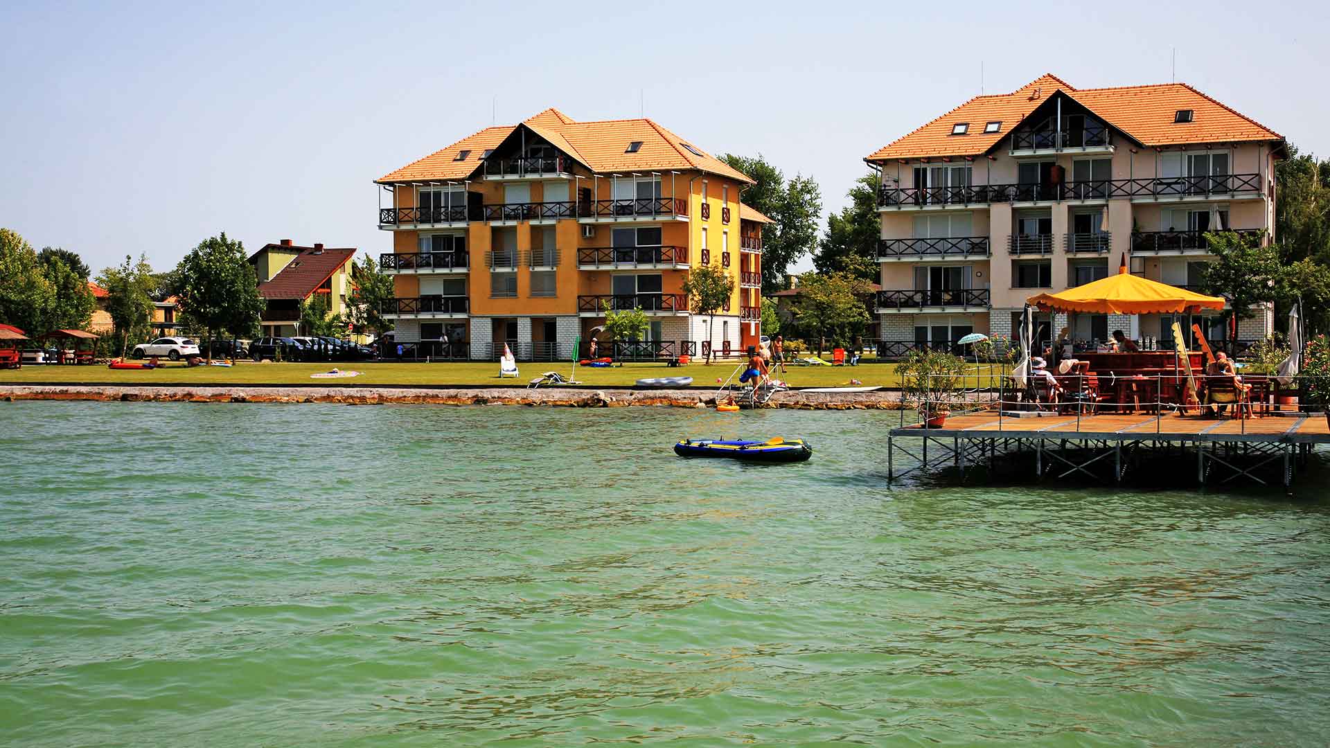 Balatonőszödön, eladó házat, nyaralót, vízparti lakást keresek választékom bővítésére, Vevőim részére.