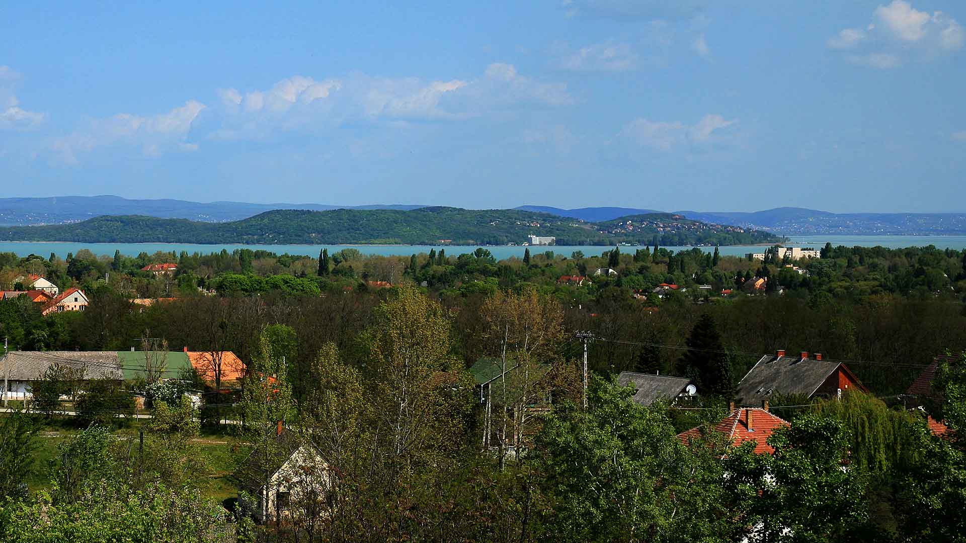 Kőröshegyen, eladó házat, nyaralót, üdülőt, telket, panorámás ingatlant keresek Vevőim részére