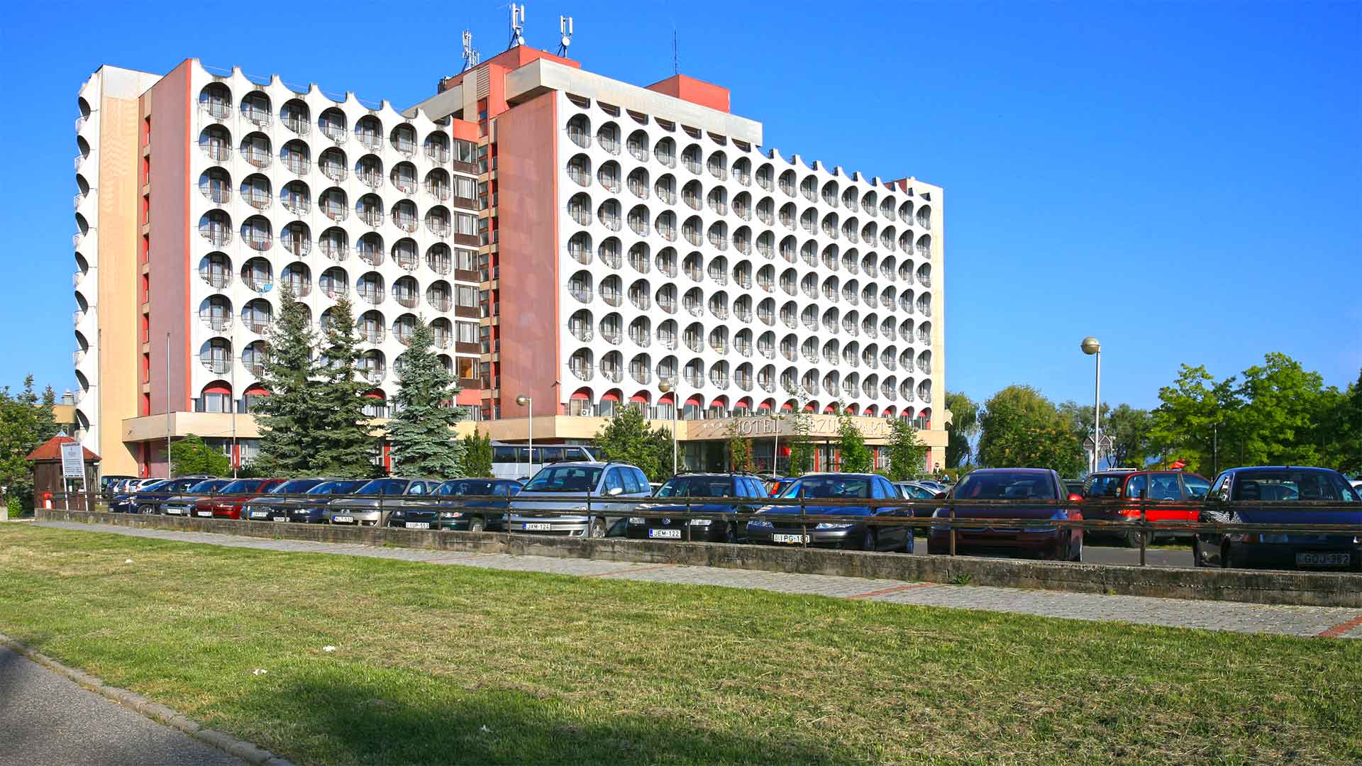 Siófok, Hotel Ezüstpart, egykori SZOT üdülő