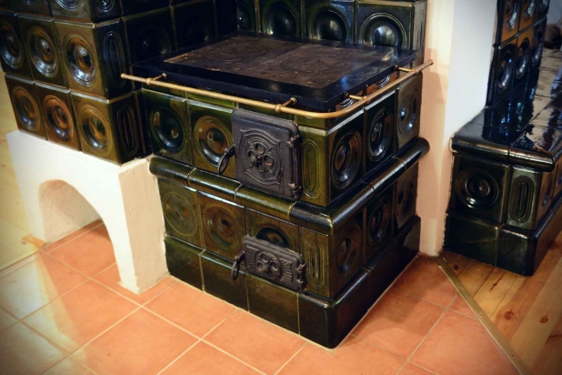 Balaton északi partján új építésű lakóház, kis panorámával eladó