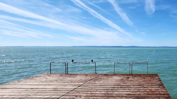 A közvetlen vízparti nyaralóban, sajátjában élvezheti a vízparti élményeket