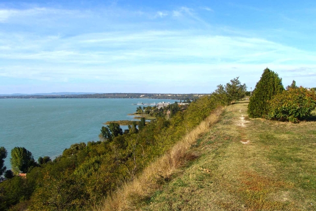 Balaton déli partján, 2 generációs lakóház eladó