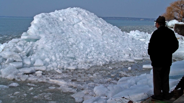 Balatonvilágos, jégzajlás, túrolás.