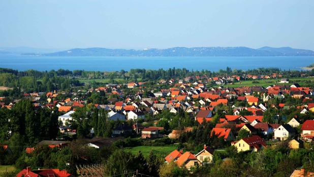 Alsóörsön, Alsóörs környékén eladó házat, nyaralót, telket, panorámás ingatlant keresek Vevőimnek.