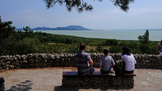 Balatongyörökön, eladó házat, lakást, nyaralót, üdülőt, telket, panorámás és vízparti ingatlant keresek Vevőim részére