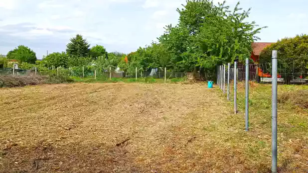 A telken építhet lakóházat, nyaralót, vagy tehet rá lakókocsit