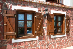 Lakóház, szép kilátással a Balatonra, eladó
