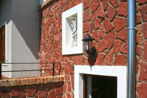 Lakóház, szép kilátással a Balatonra, eladó