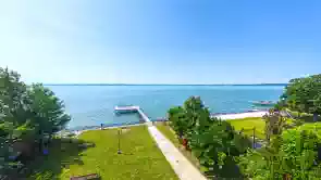 és a Balaton egész keleti medencéjére