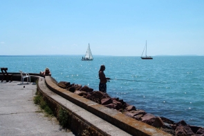 Balatonvilágos - Balatonaliga kikötő, volt MSZMP üdülő.