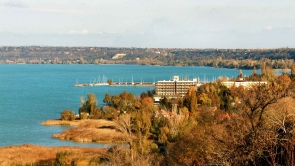 Balatonvilágos, balatonakarattyai sarok, őszi színekben