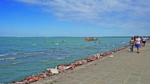 Siófokon, strandtól 465 méterre nyaraló eladó