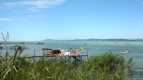 Balaton déli partján, vízparton, nyaraló eladó